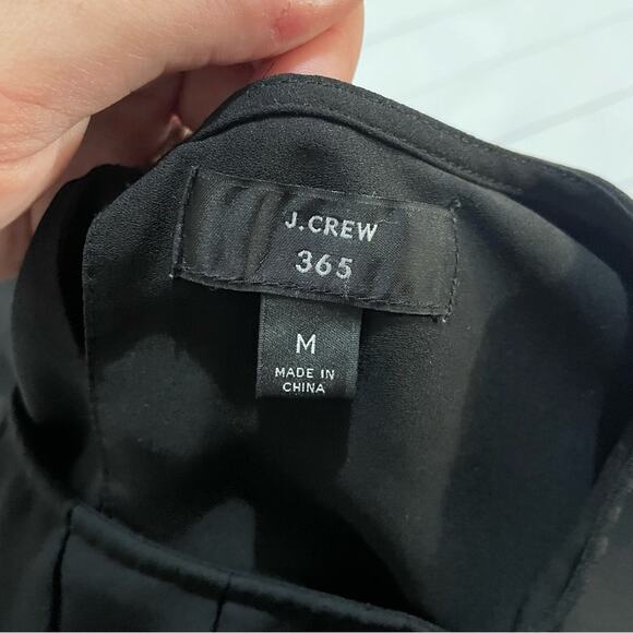 J Crew 365 Black Chiffon Satin Pleated‎ Blouse Top Women’s Size Medium - Picture 2 of 7